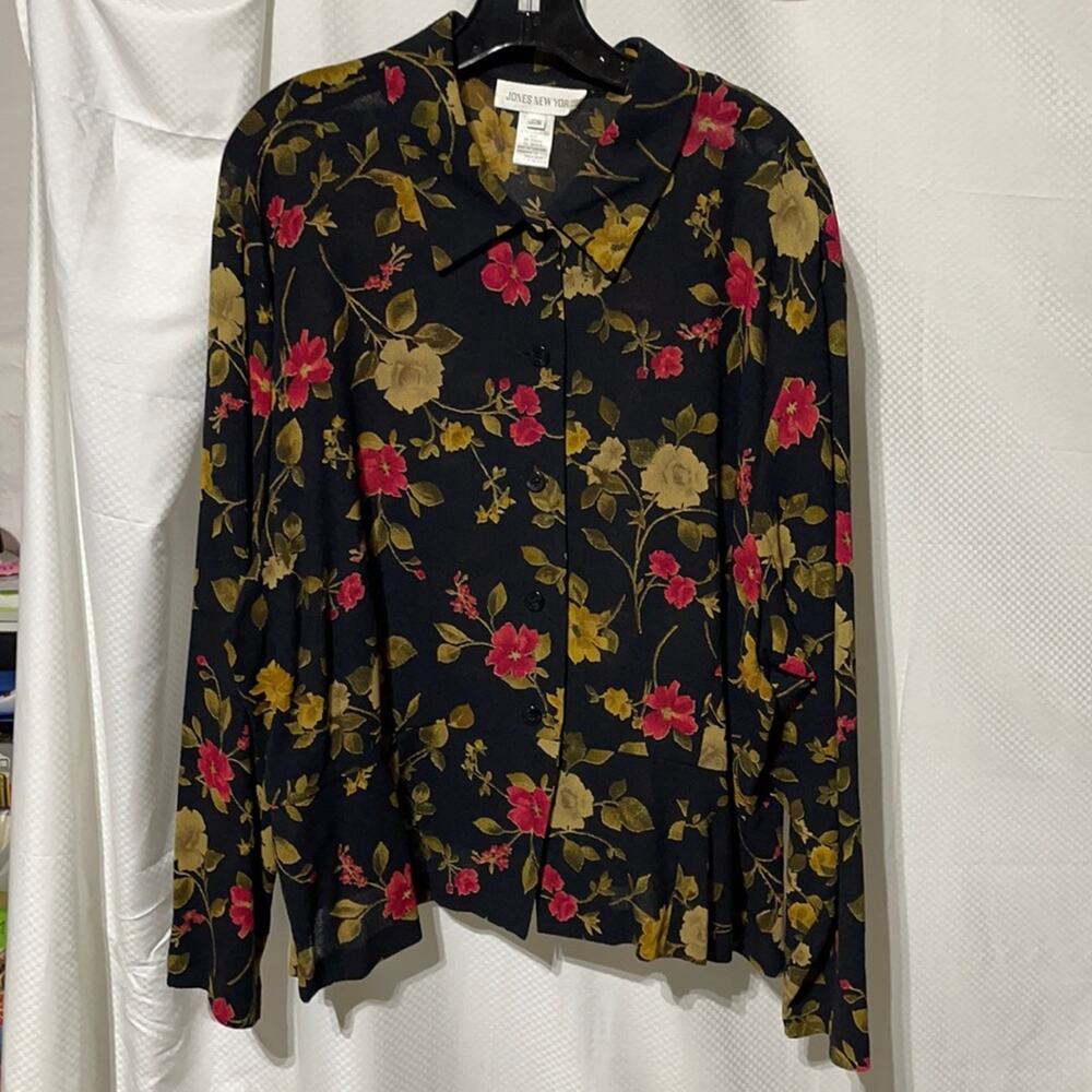 Jones New York 22w 💯 wool black floral blouse in euc .